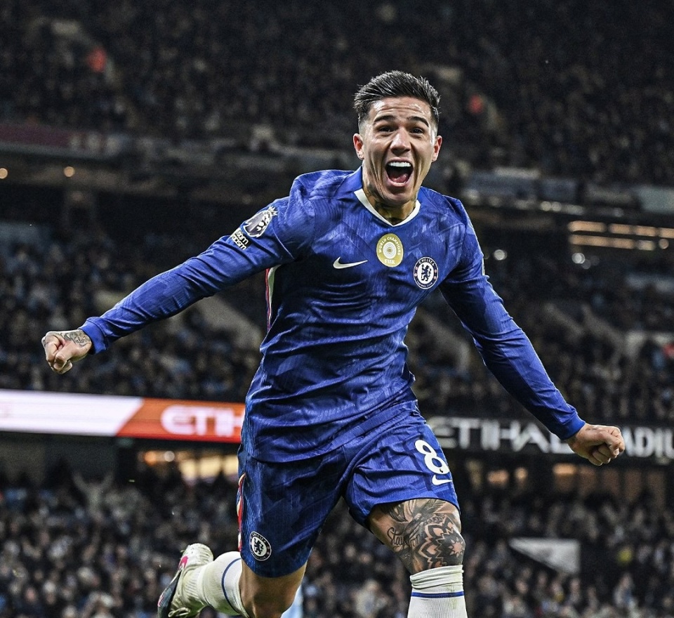 太阳vs马刺前瞻：布克对决福克斯，谁能带队延续连胜步伐？