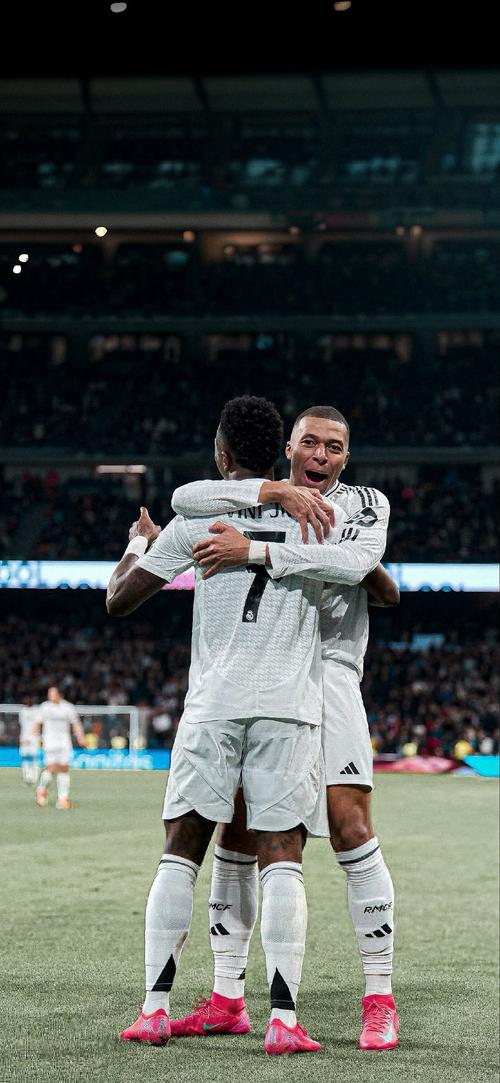 穆里尼奥提前送出圣诞礼物？两小将欧冠迎本菲卡一线队首秀